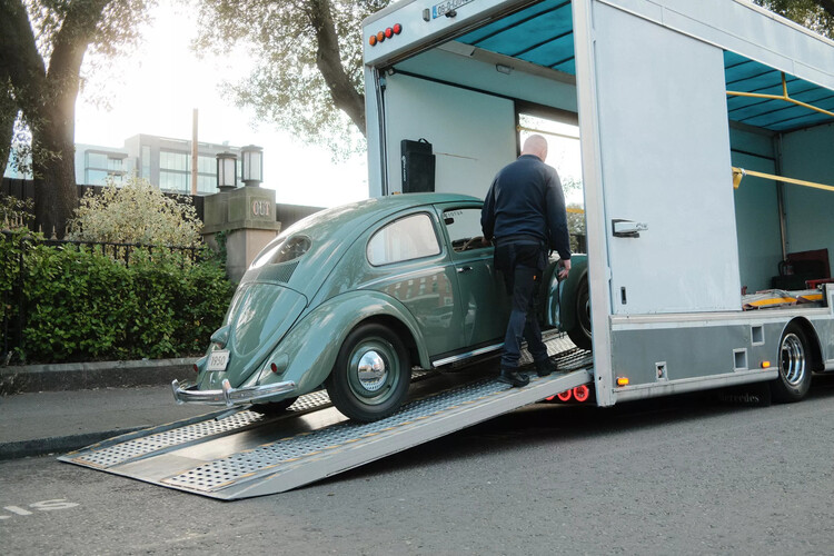 75 lat temu pierwszy egzemplarz Garbusa zjechał z taśmy z fabryki Volkswagena poza Niemcami